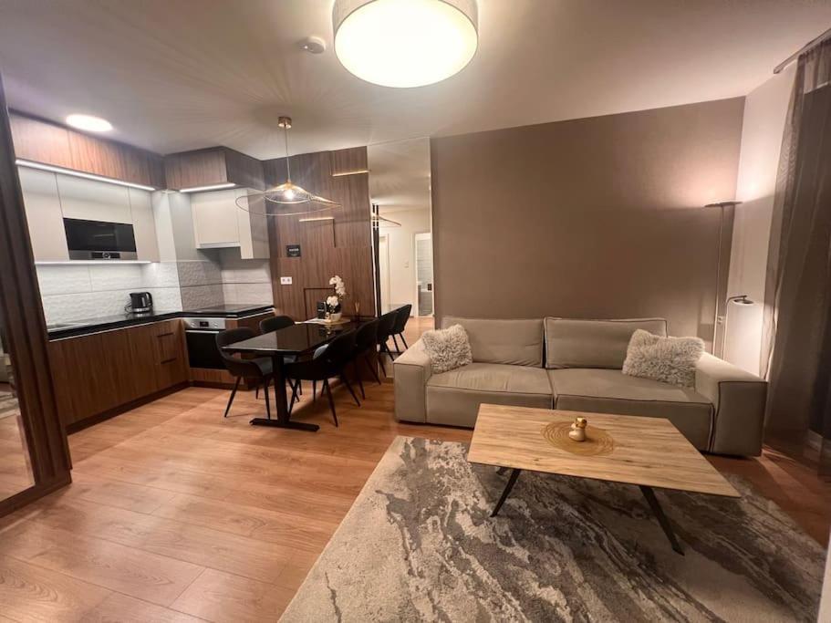 Karzo Lk 208 * Budapest